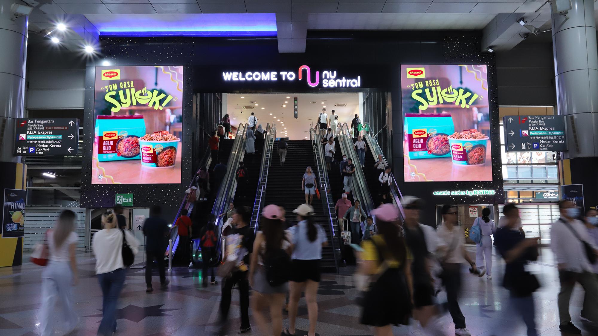 Shopping mall digital screen advertising